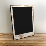 Beige Daisy Kindle Skin